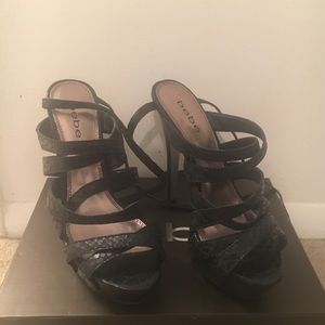 Bebe Aubrey Size 8 Black Strappy Sandal
